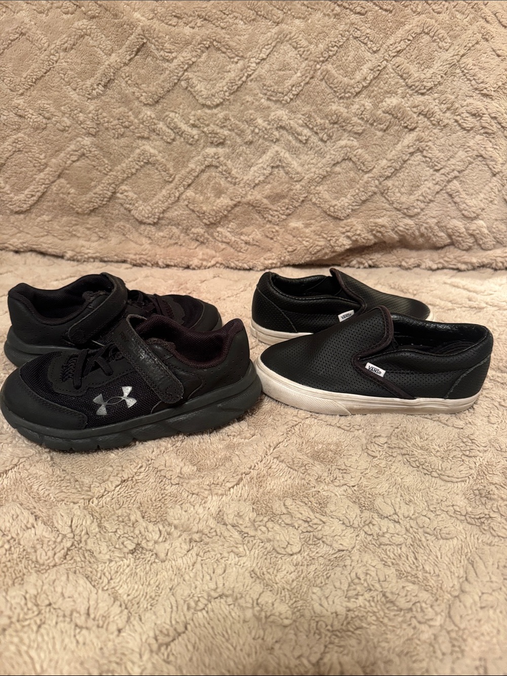 Under Armour & VANS Kids Black Sneakers with Hook-and-Loop Strap Sz9